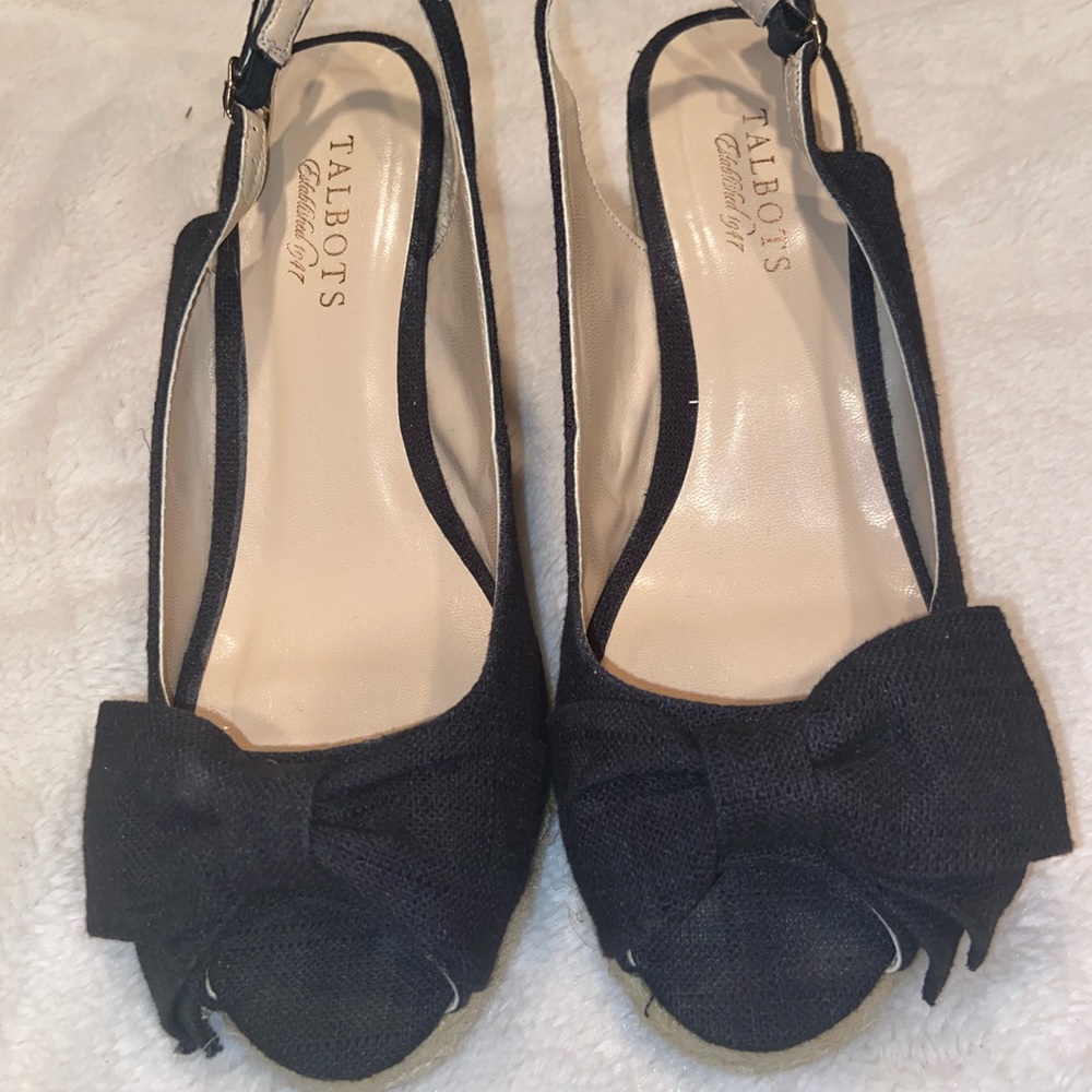 Black wedges